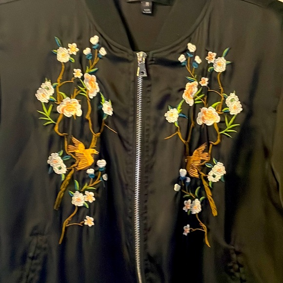 Romeo & Juliet silky black bomber jacket embroidered size S/M - Picture 2 of 9